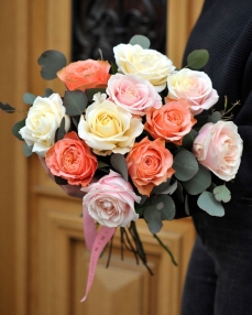 Bouquet with 11 romantic roses