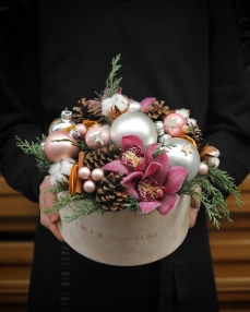 Flower arrangement Christmas joy