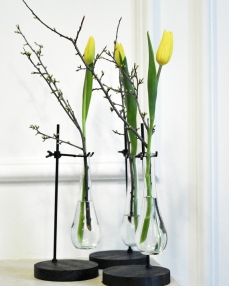 Flower arrangement for colleagues, with yellow tulip in vase – 3 pieces