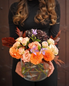Autumn flower arrangement in vase 