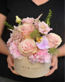 Aranjament floral Cutia cu Bucurie