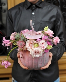 Aranjament floral in dovleac Viata in roz
