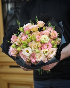 Bouquet 15 peach lisianthus