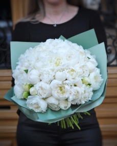 Buchet 51 bujori albi
