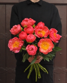 Flower bouquet with 11 coral peonies
