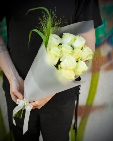 Bouquet with 11 white roses 