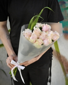 Bouquet with 11 pink roses 