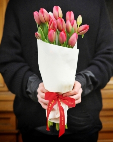 Valentine bouquet with 15 red tulips