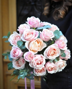 Buchet cu 19 trandafiri roz