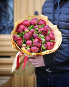 Buchet cu 25 de bujori rosii