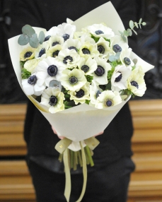 Valentine bouquet with 35 white anemones 