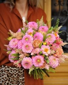 Flower bouquet with pink dhalia