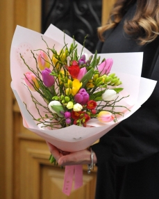 Spring bouquet with 21 tulips and freesiaa 