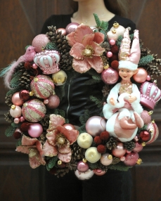 Fragrant pink Christmas wreath 