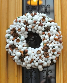 Snow Balls Christmas premium wreath 
