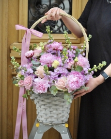 Basket with roses and peonies Smell of Heaven 