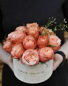 Box of 16 Kahala roses 