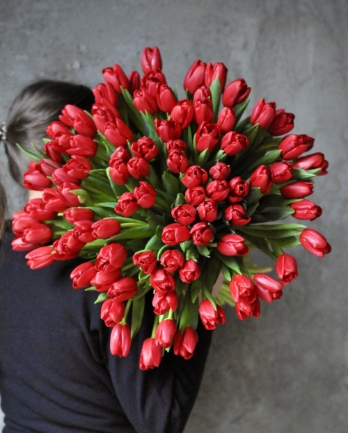 Buchet 101 lalele roșii