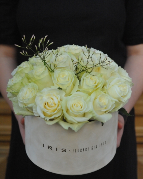 Box with 23 white roses