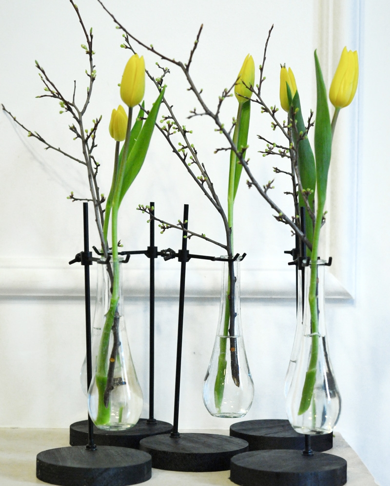 Flower arrangement for colleagues, with yellow tulip in vase – 5 pieces