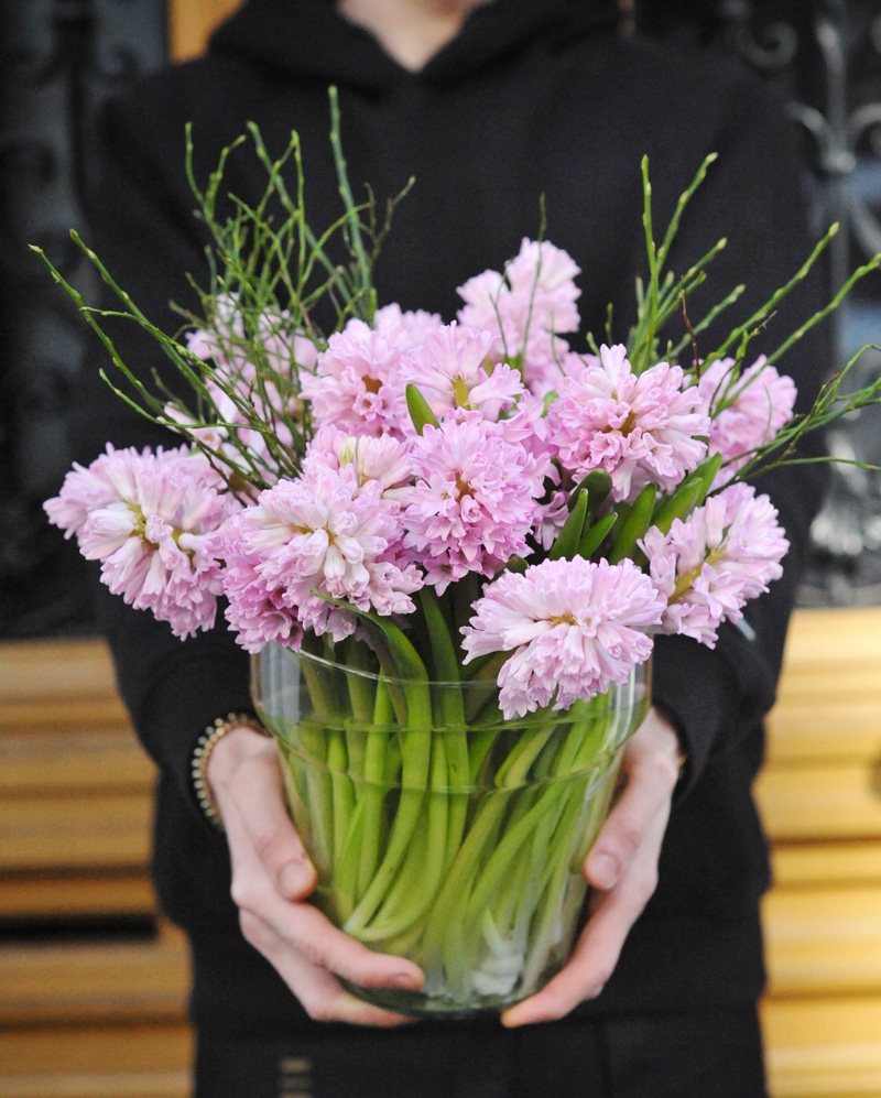Flower arrangement with 21 pink hyacinth in glass vase