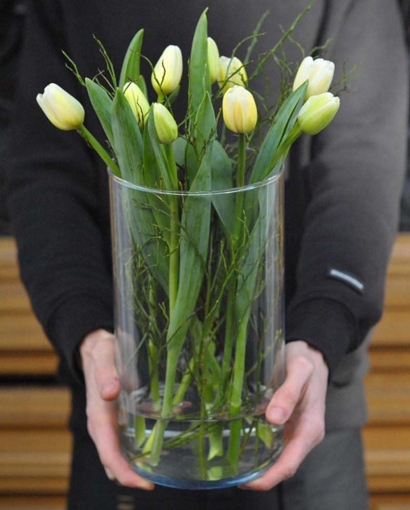 Flower arrangement with 9 white tulips in glass vase