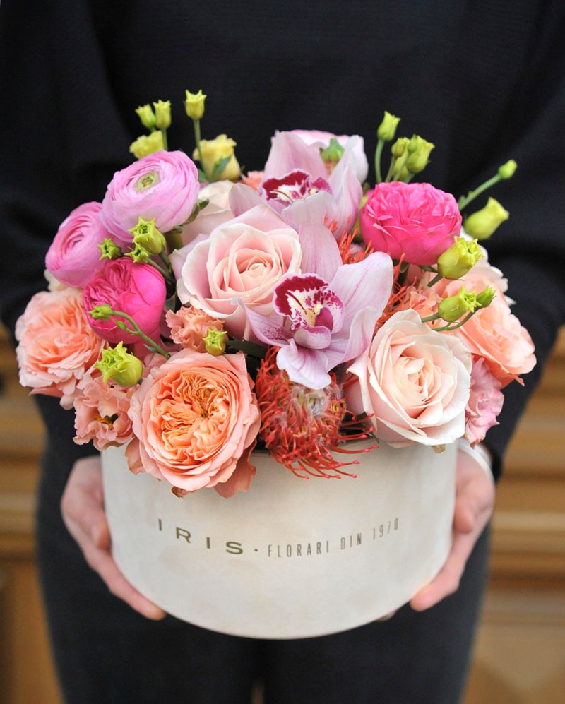 Flower arrangement with 11 Romantic Display