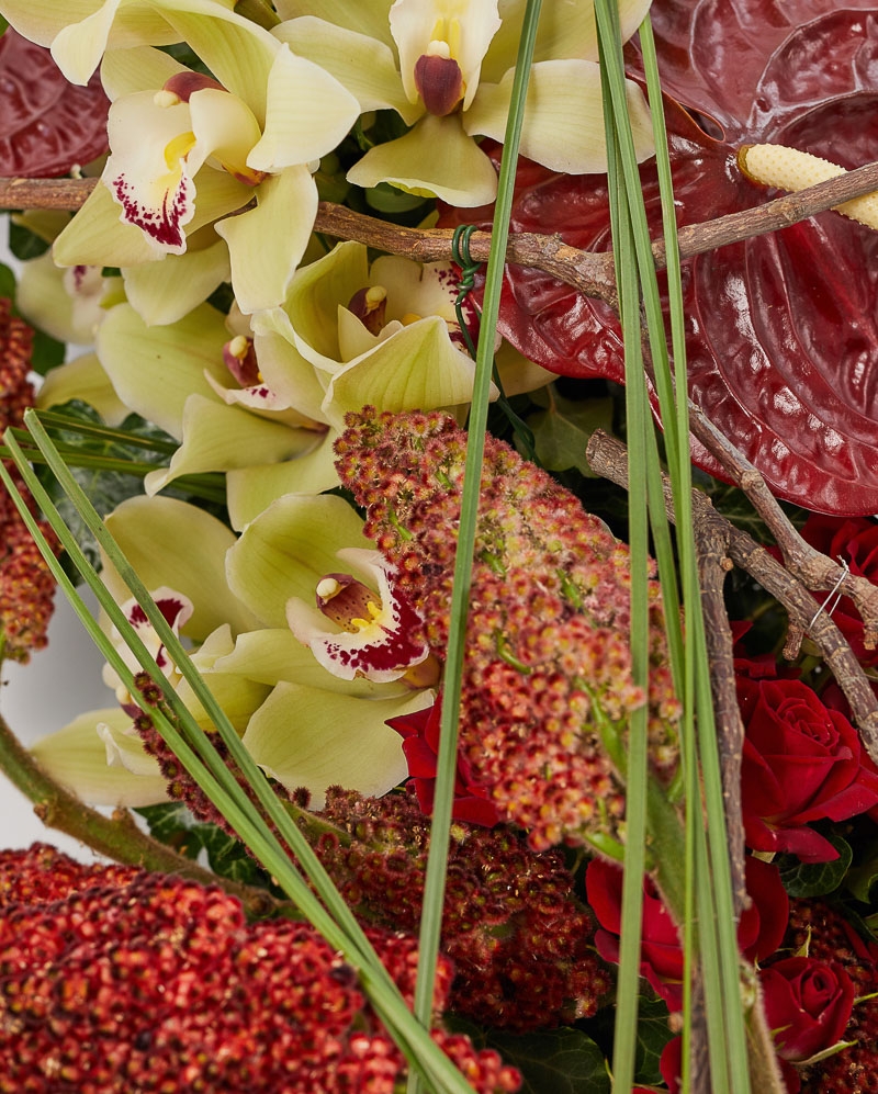 Aranjament funerar cu orchidee si mini trandafiri
