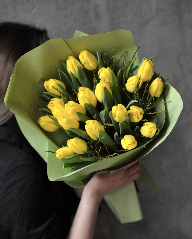 Buchet cu 21 lalele galbene