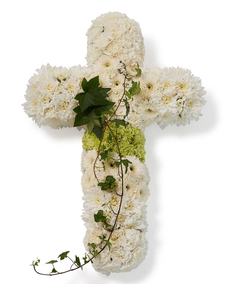 Cruce funerara cu crizanteme si garoafe