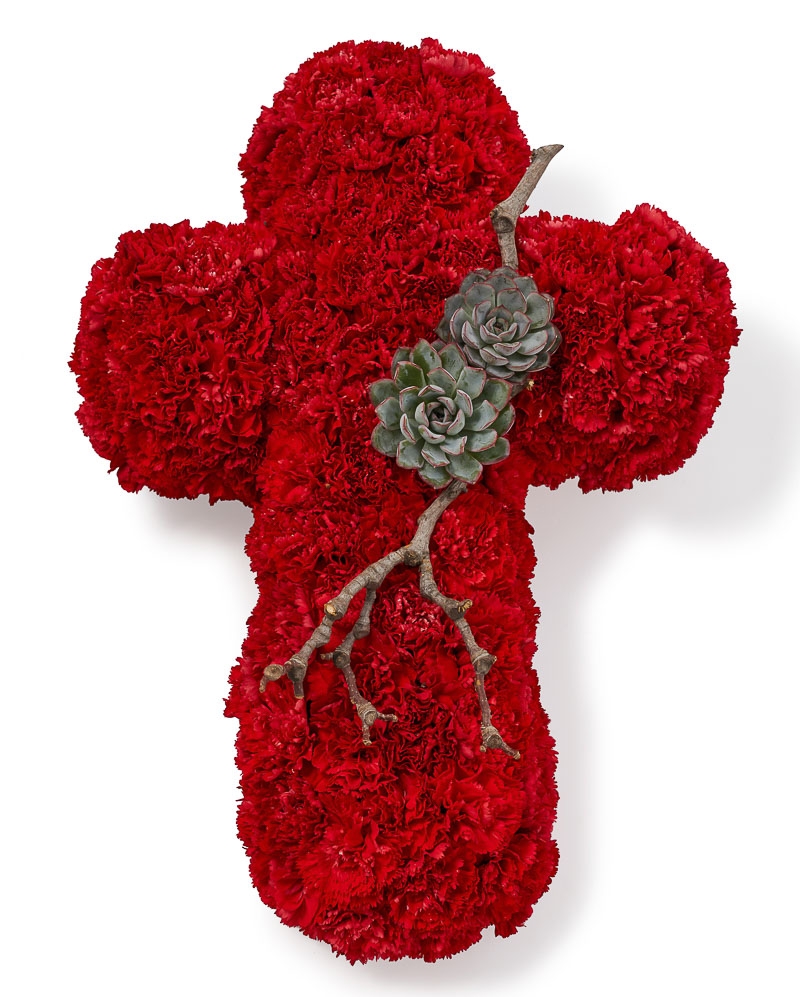 Cruce funerara cu garoafe rosii
